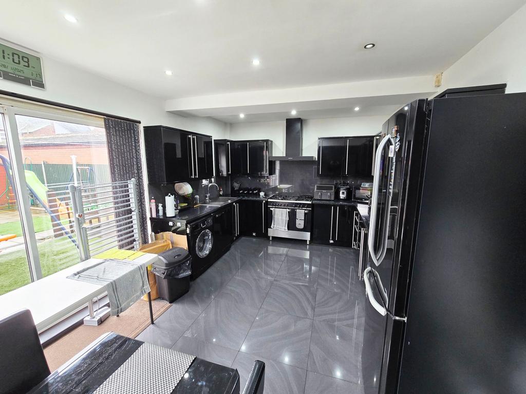 Kitchen &amp; Diner 1