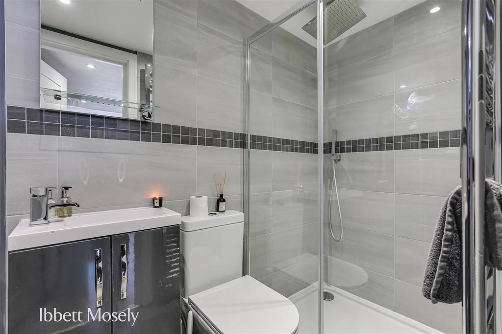 11 Shower Room.jpg