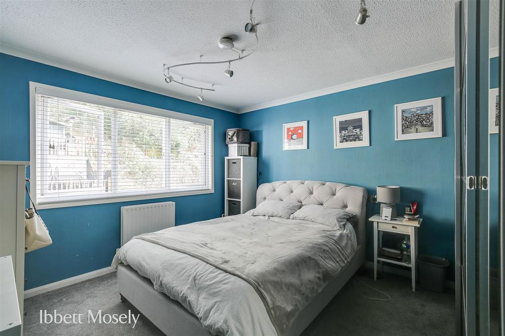 8 Bedroom.jpg