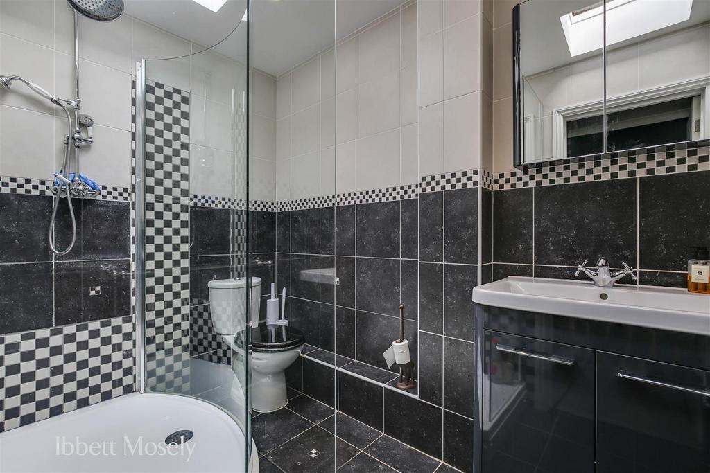10 Bathroom.jpg