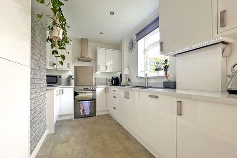 3 bedroom semi-detached house for sale, Walnut Road, Walsall