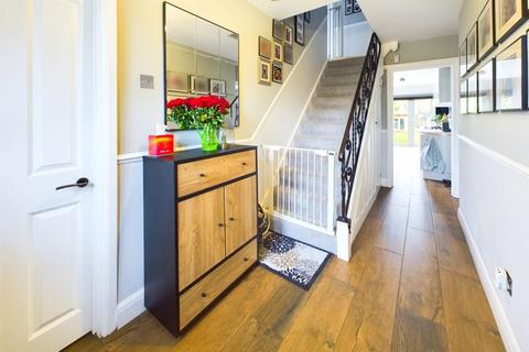 32 Hillcrest Road, Whyteleafe, CR3 0DJ