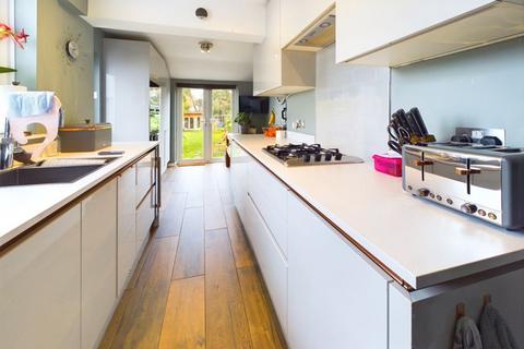 32 Hillcrest Road, Whyteleafe, CR3 0DJ