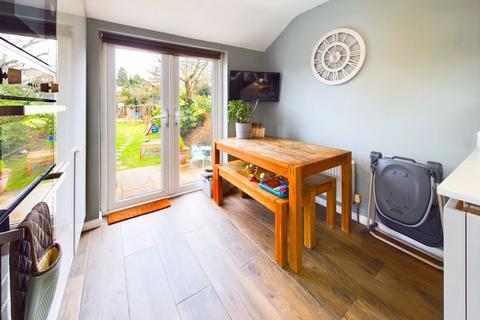 32 Hillcrest Road, Whyteleafe, CR3 0DJ