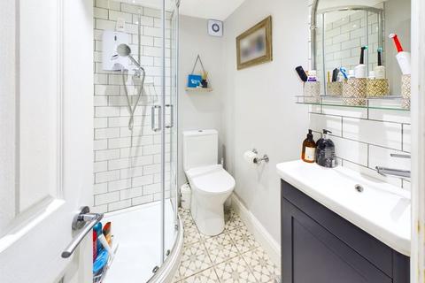 32 Hillcrest Road, Whyteleafe, CR3 0DJ