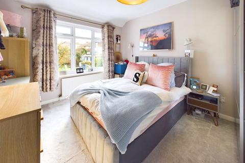 32 Hillcrest Road, Whyteleafe, CR3 0DJ