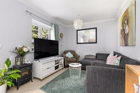 2 bedroom ground floor maisonette for sale, Rydens Avenue, Walton-On-Thames