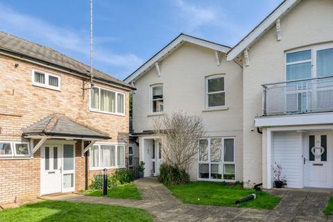 2 bedroom ground floor maisonette for sale, Rydens Avenue, Walton-On-Thames