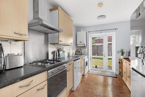 2 bedroom ground floor maisonette for sale, Rydens Avenue, Walton-On-Thames