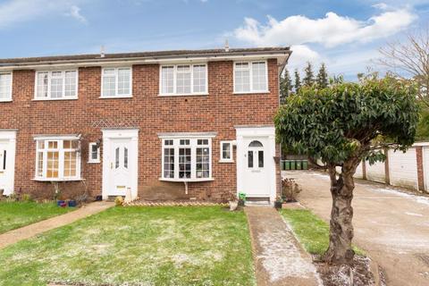 3 bedroom terraced house to rent, Rembrandt Way, Walton-On-Thames