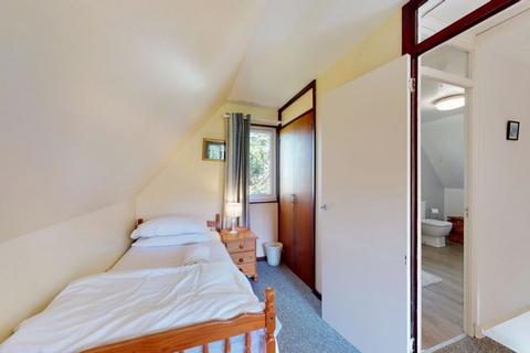 1 bedroom chalet for sale, 87 Strawberry Hill, Tolroy Manor