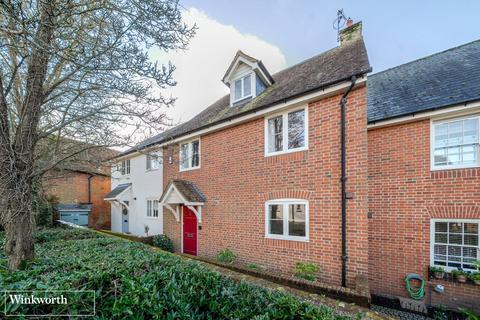 3 bedroom terraced house to rent, Queens Mead Gardens, Odiham, Hook, Hampshire, RG29