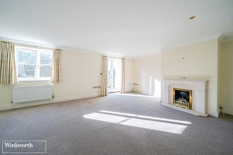 3 bedroom terraced house to rent, Queens Mead Gardens, Odiham, Hook, Hampshire, RG29