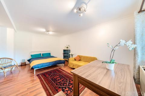 Studio to rent, Sparkford House, Battersea Church Road SW11