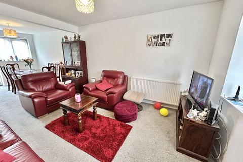 3 bedroom end of terrace house for sale, Partridge Close, Luton