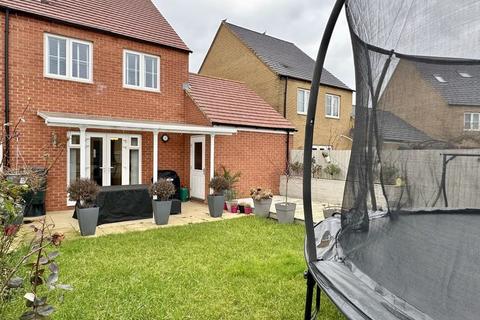 3 bedroom semi-detached house for sale, Bramble Crescent, Banbury - Upper chain in place