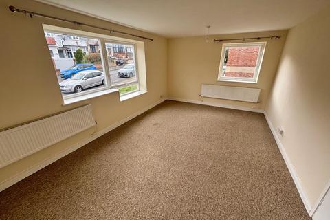 2 bedroom flat to rent, Kings Avenue