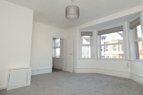 Studio to rent, Bedford Grove