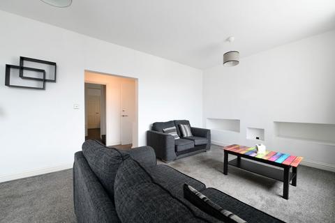 64d Byres Road, Kilwinning, KA13 6JU