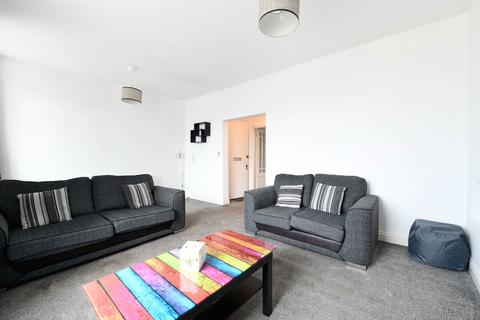 64d Byres Road, Kilwinning, KA13 6JU