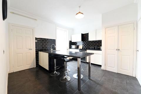 64d Byres Road, Kilwinning, KA13 6JU