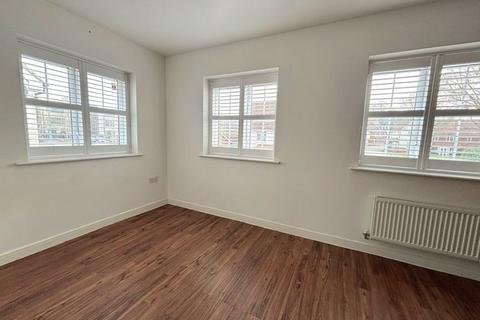 4 bedroom end of terrace house to rent, Metcalfe Avenue, Carshalton