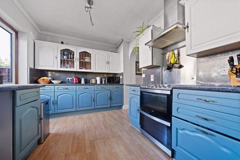 28 Arlington Drive, Carshalton, SM5 2EX
