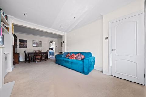 28 Arlington Drive, Carshalton, SM5 2EX