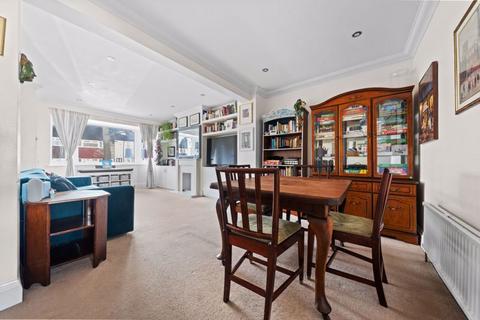 28 Arlington Drive, Carshalton, SM5 2EX