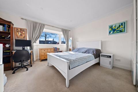 28 Arlington Drive, Carshalton, SM5 2EX