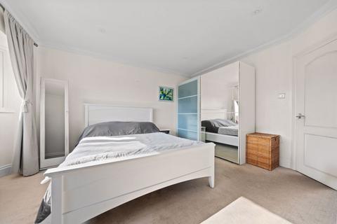 28 Arlington Drive, Carshalton, SM5 2EX