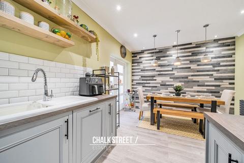 5 Warrington Gardens, Hornchurch, RM11 2AG