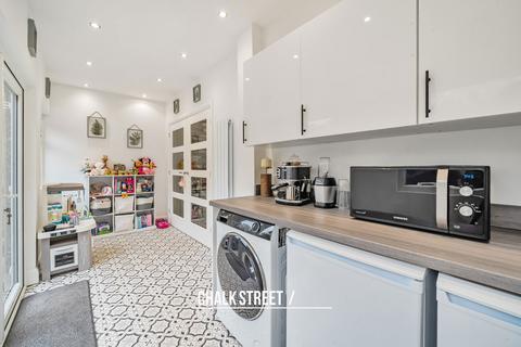 5 Warrington Gardens, Hornchurch, RM11 2AG
