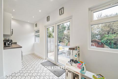 5 Warrington Gardens, Hornchurch, RM11 2AG