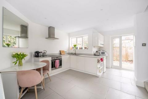 132a Colne Road, Twickenham, TW2 6QS