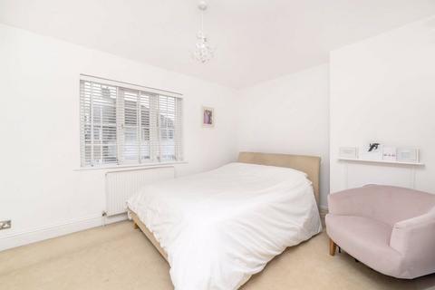 132a Colne Road, Twickenham, TW2 6QS