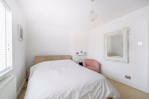 132a Colne Road, Twickenham, TW2 6QS