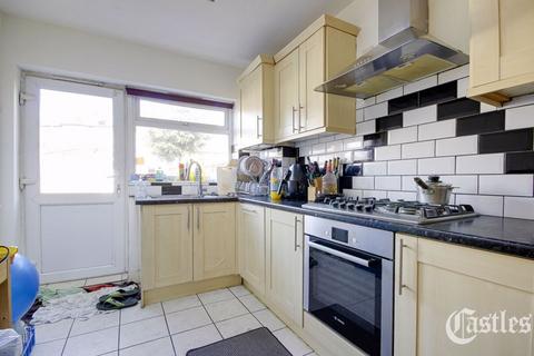 4 bedroom terraced house for sale, North Circular Road, London, N13