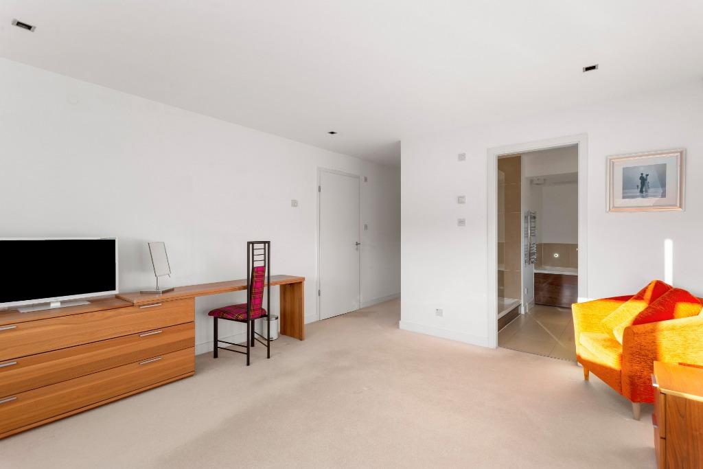 34 A Barnton Avenue W