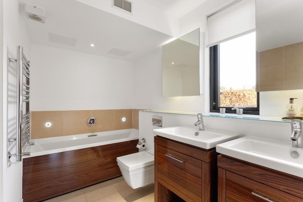 34 A Barnton Avenue W