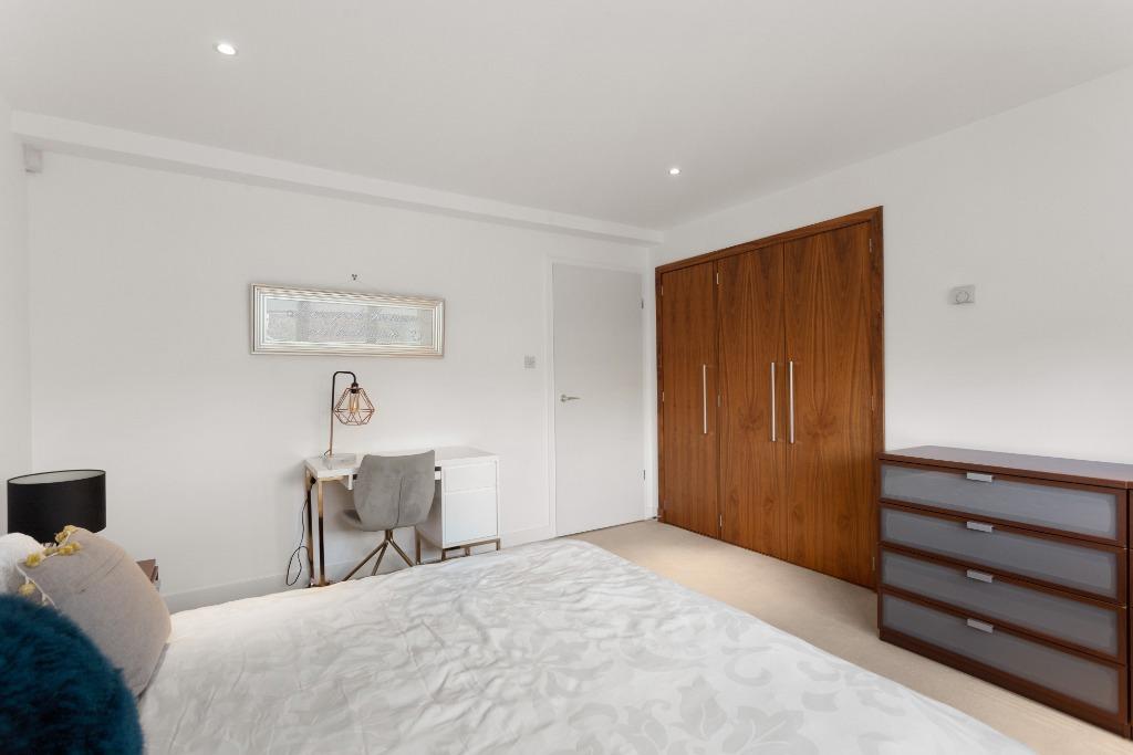 34 A Barnton Avenue W