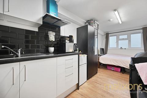 8 Caernarvon Close, Mitcham, CR4 1XD