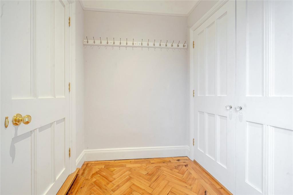 Bed 1 Dressing Area
