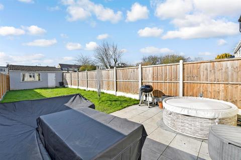 3 bedroom terraced house for sale, Benets Road, Hornchurch, Essex