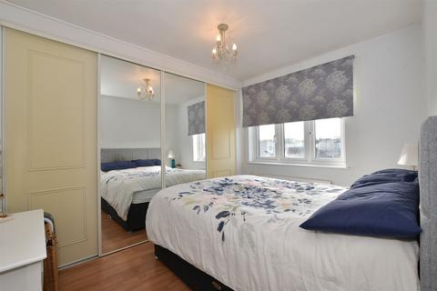 100 Benets Road, Hornchurch, RM11 3PU