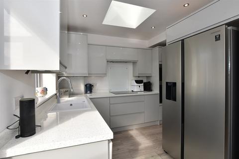 100 Benets Road, Hornchurch, RM11 3PU