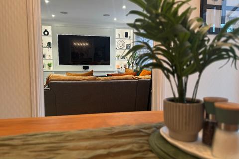 55 Tameton Close, Luton, LU2 8UX