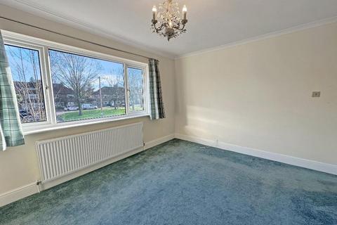 6 Crewes Close, Warlingham, CR6 9NX