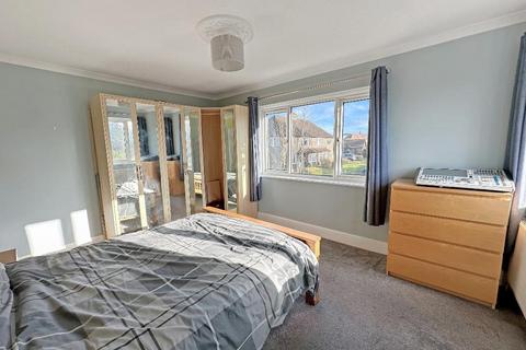 6 Crewes Close, Warlingham, CR6 9NX
