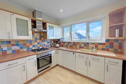 6 Crewes Close, Warlingham, CR6 9NX